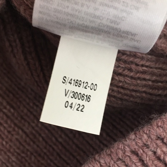 Old Navy V-Neck Knit Sweater Tank Top in Sandy Red - Picture 9 of 10